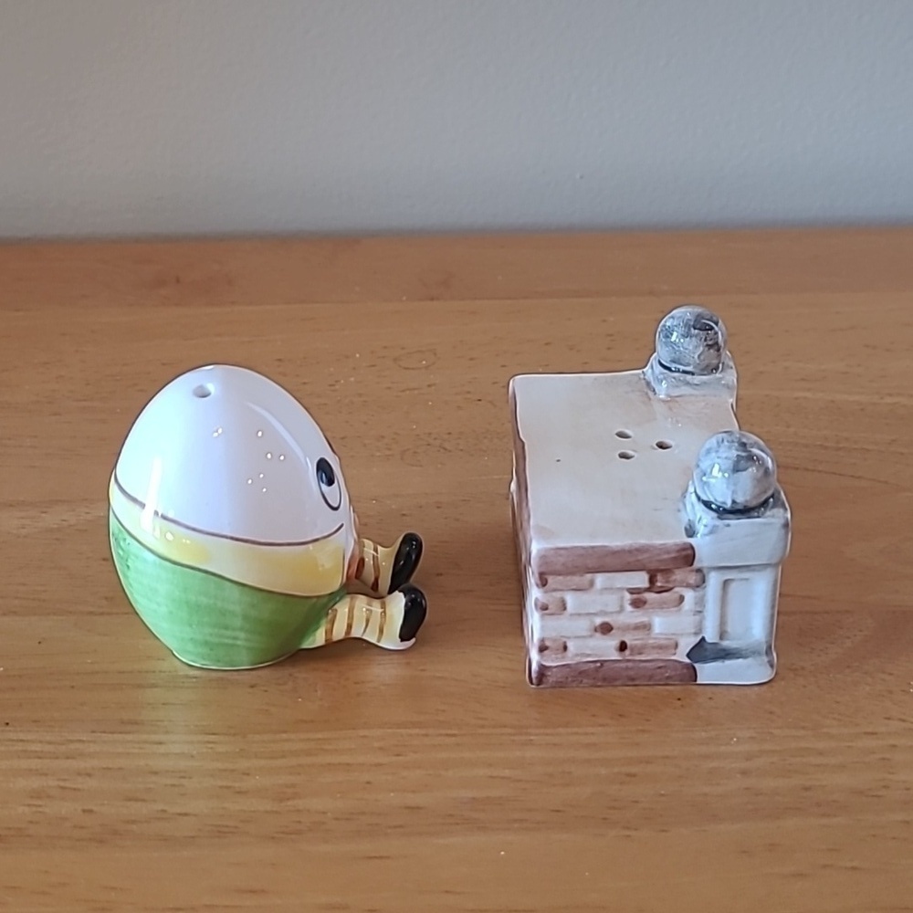 VINTAGE Ceramic Humpty Dumpty Egg Sitting On A Wall Salt And Pepper Shaker Set - Picture 10 of 16
